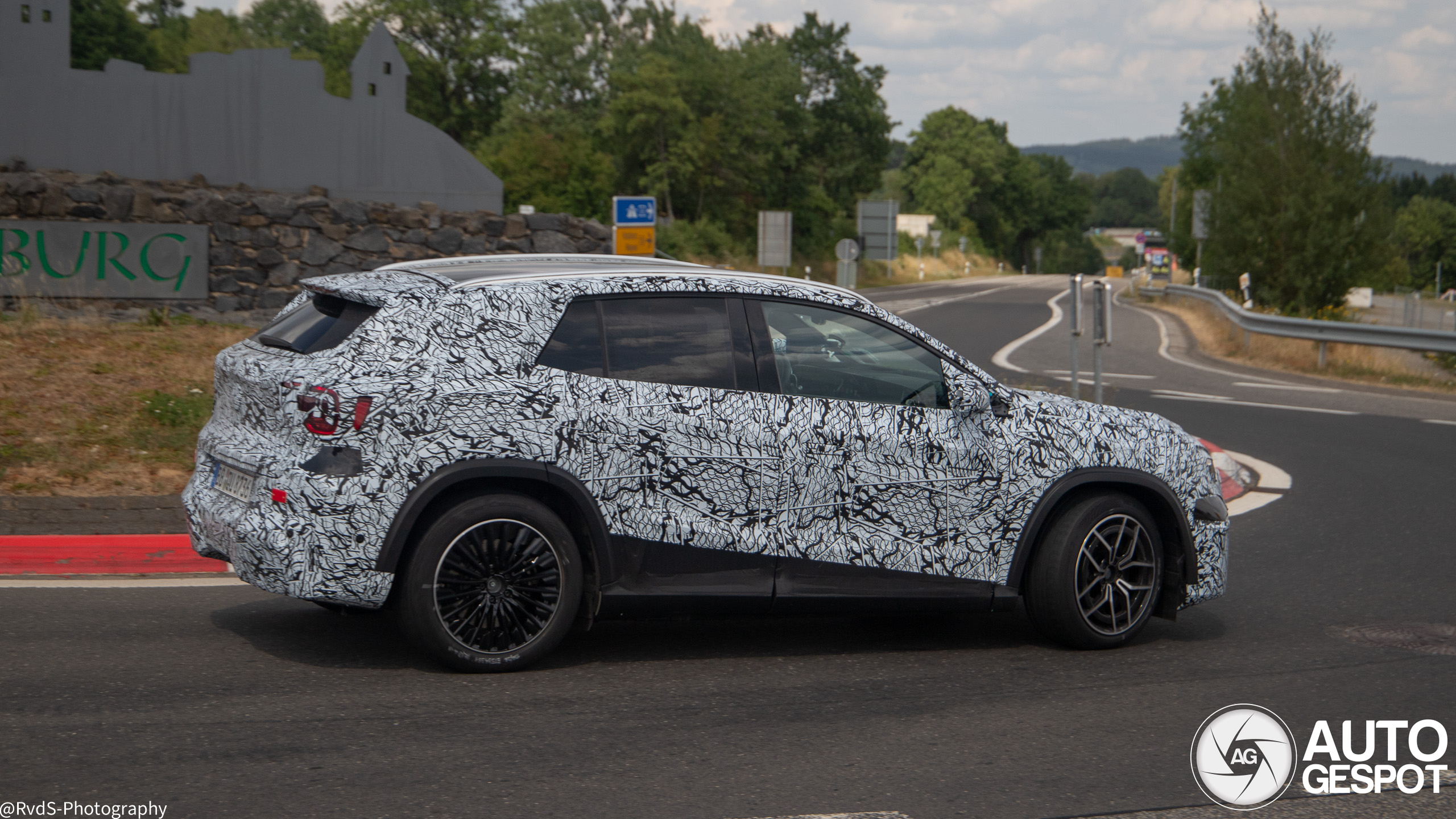 Mercedes-benz eqa 2027