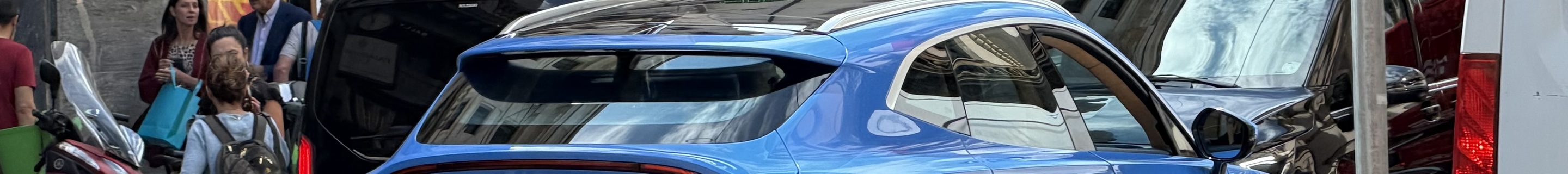 Aston Martin DBX