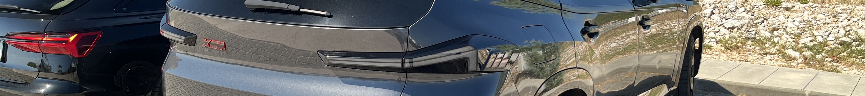 BMW XM G09 Label Red