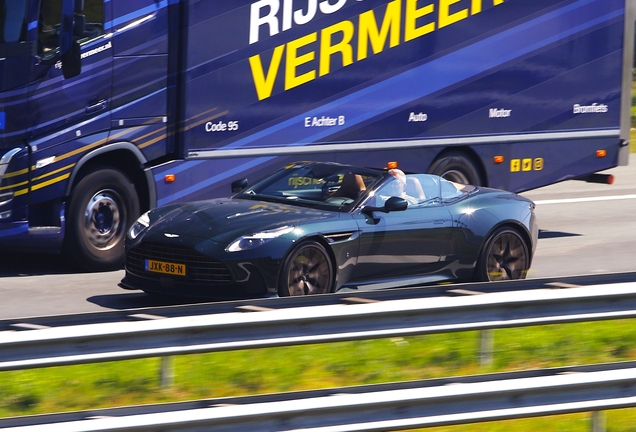 Aston Martin DB12 Volante