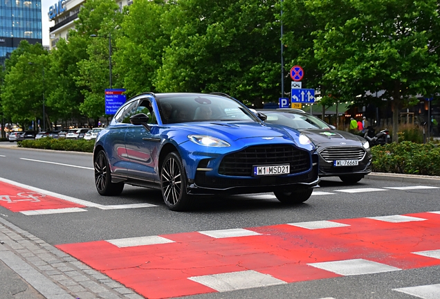 Aston Martin DBX707