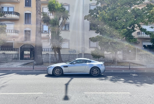 Aston Martin V8 Vantage 2012
