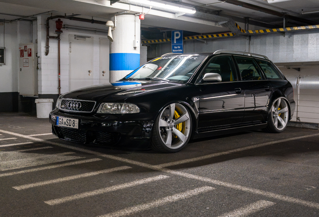 Audi RS4 Avant B5
