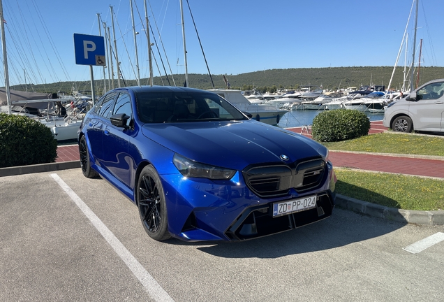 BMW M5 G90