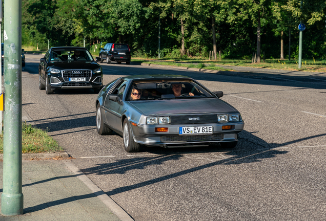 DeLorean DMC-12