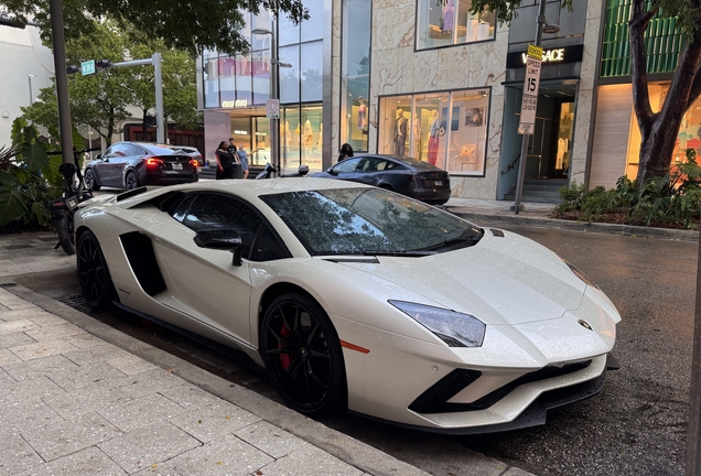 Lamborghini Aventador S LP740-4