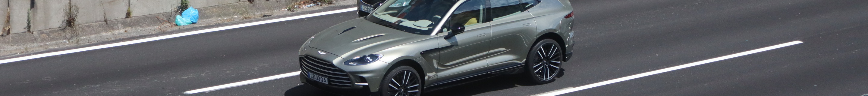 Aston Martin DBX707