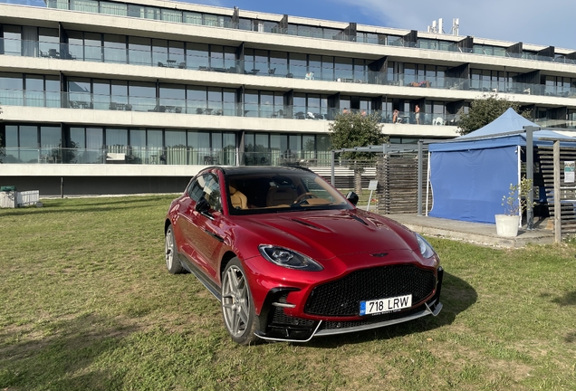 Aston Martin DBX S