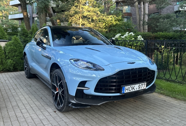 Aston Martin DBX707
