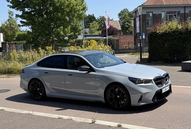 BMW M5 G90