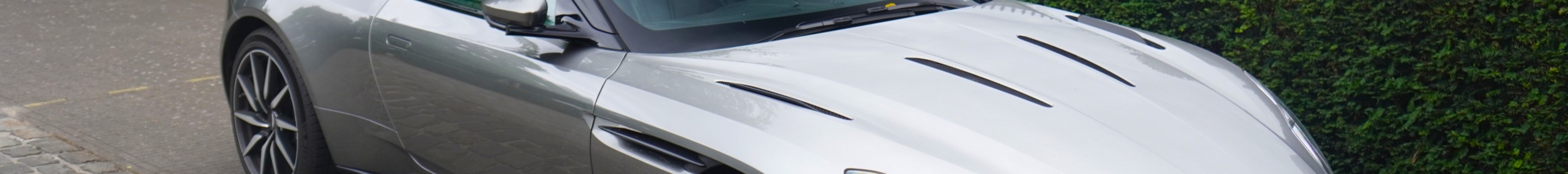 Aston Martin DB11