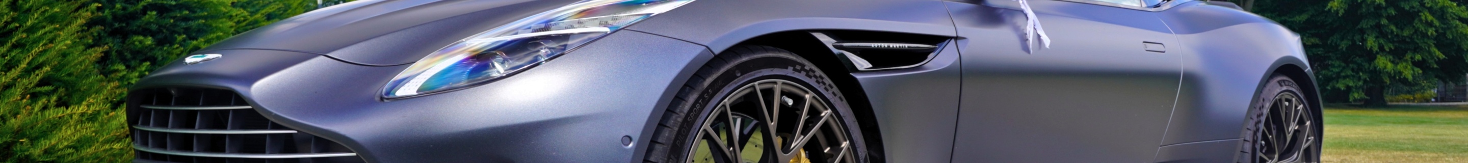 Aston Martin DB12