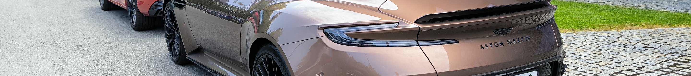 Aston Martin DB12 S