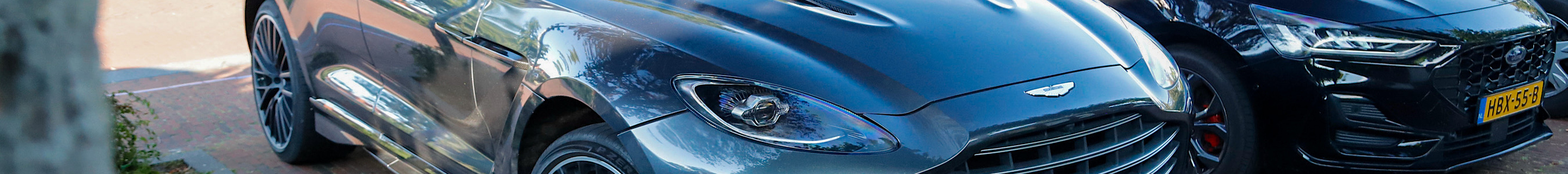Aston Martin DBX707