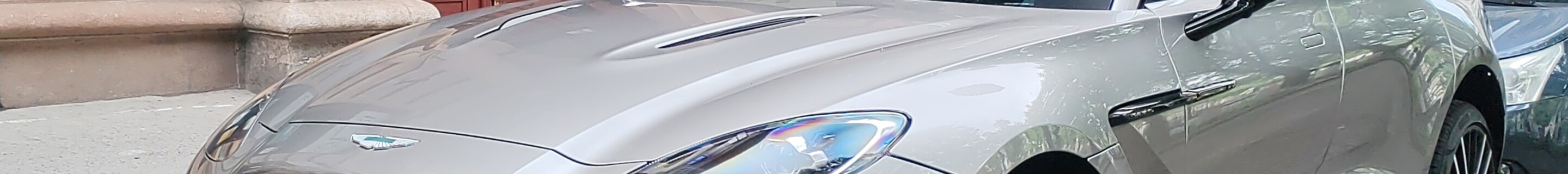 Aston Martin DBX707