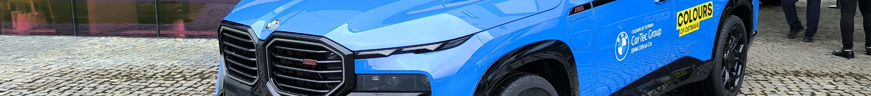 BMW XM G09 Label Red