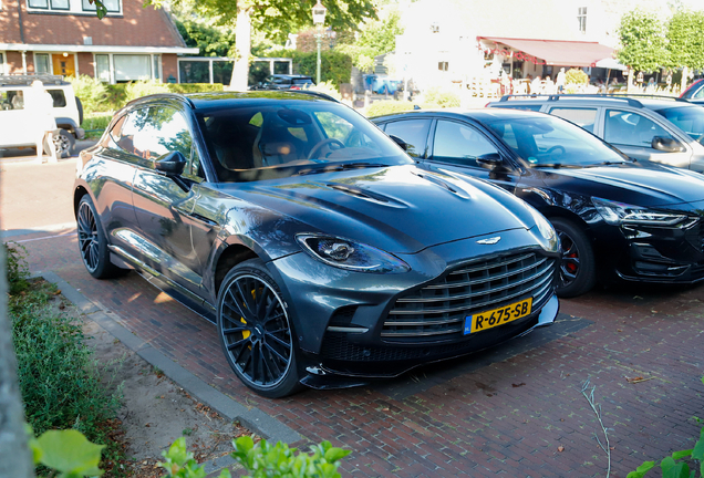 Aston Martin DBX707