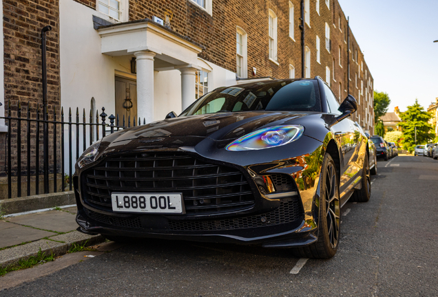 Aston Martin DBX707