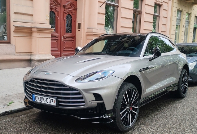 Aston Martin DBX707