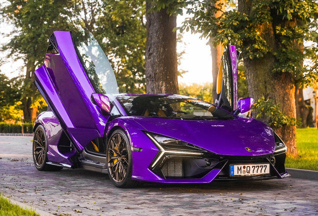 Lamborghini Revuelto