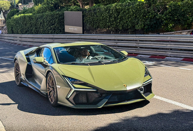 Lamborghini Revuelto