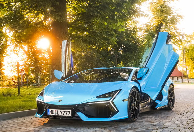 Lamborghini Revuelto