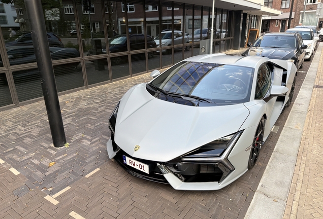 Lamborghini Revuelto