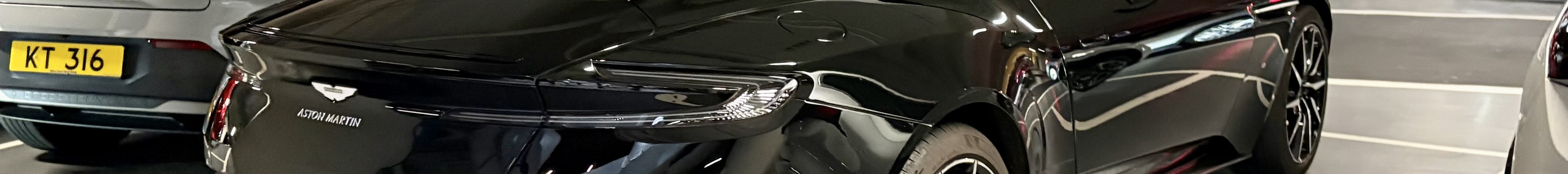 Aston Martin DB11