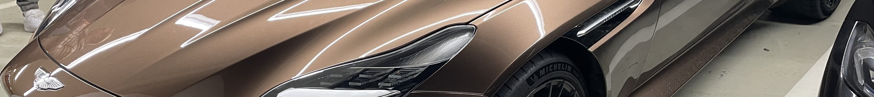 Aston Martin DB12