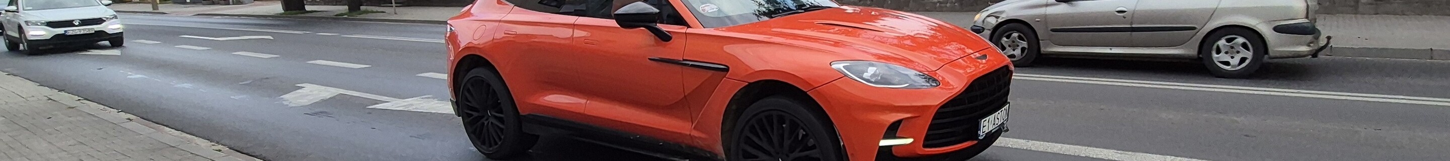Aston Martin DBX707