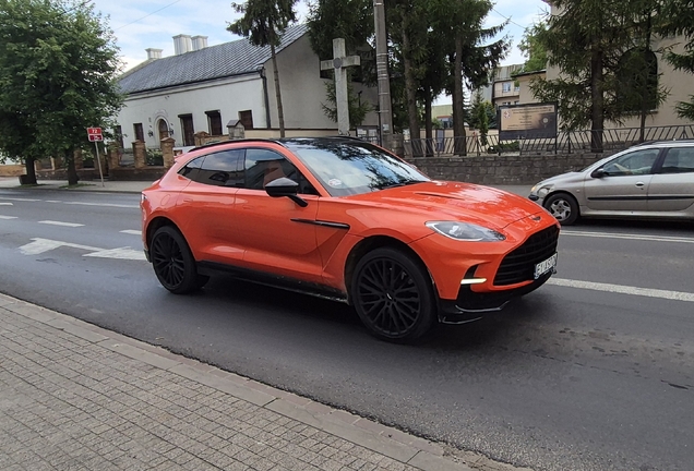 Aston Martin DBX707
