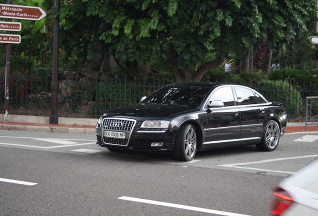 Audi S8 D3