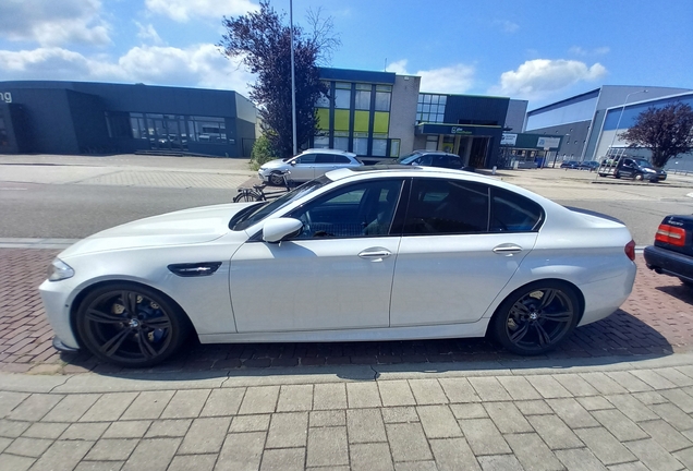BMW M5 F10 2011