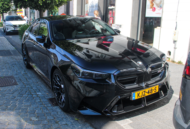 BMW M5 G90