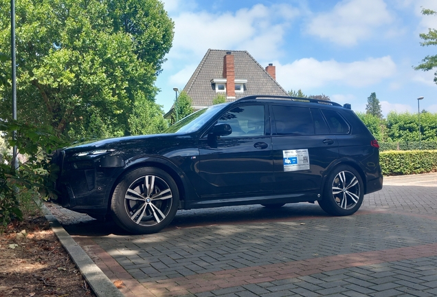 BMW X7 M60 G67