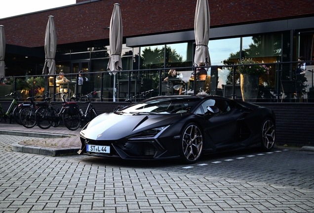 Lamborghini Revuelto