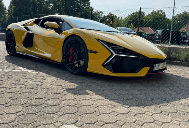Lamborghini Revuelto