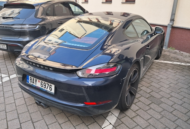 Porsche 718 Cayman S