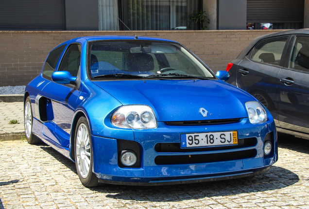 Renault Clio V6