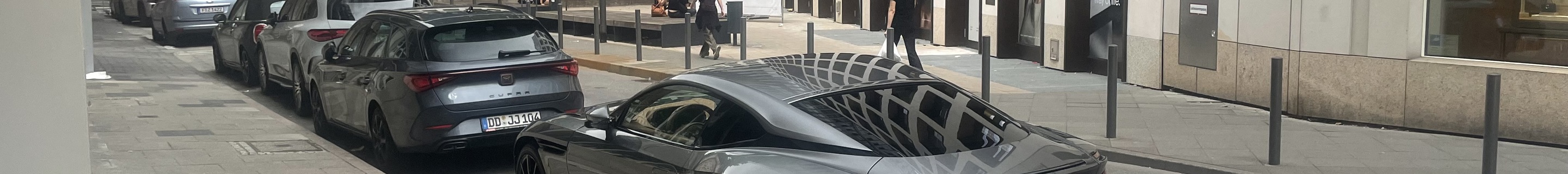 Aston Martin DB11