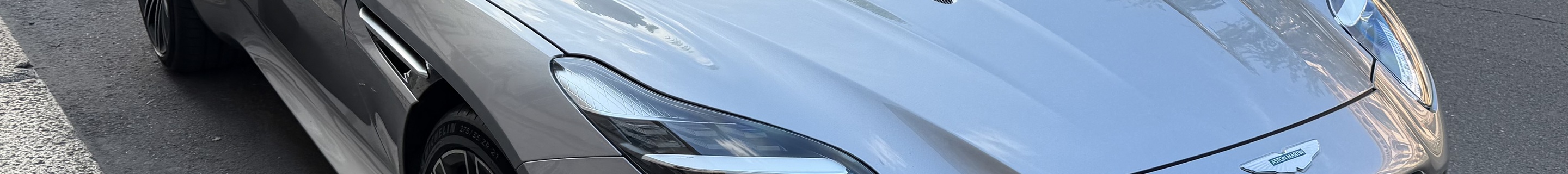 Aston Martin DB12
