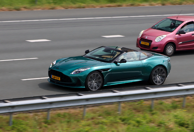 Aston Martin DB12 Volante