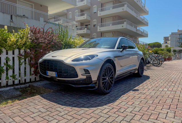 Aston Martin DBX707