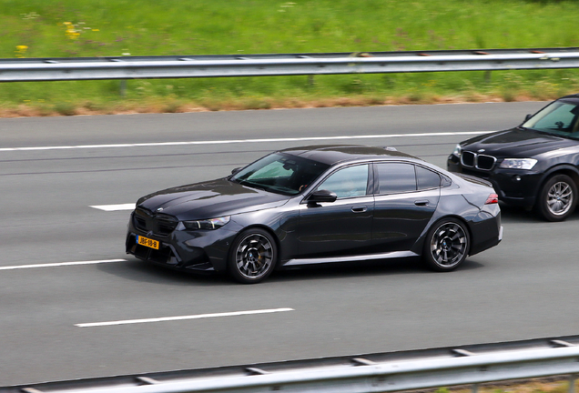BMW M5 G90