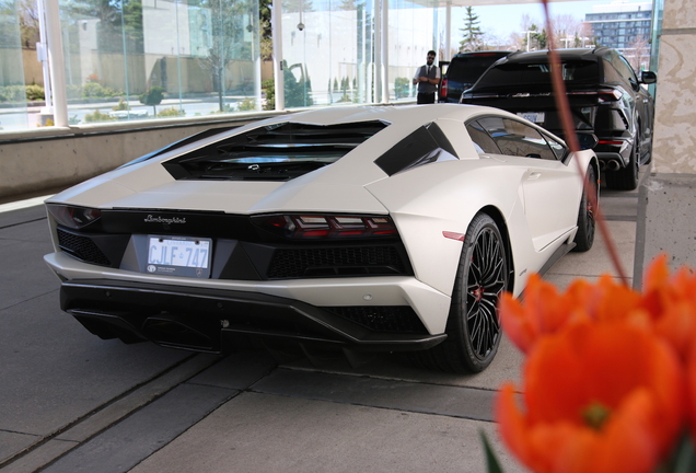 Lamborghini Aventador S LP740-4