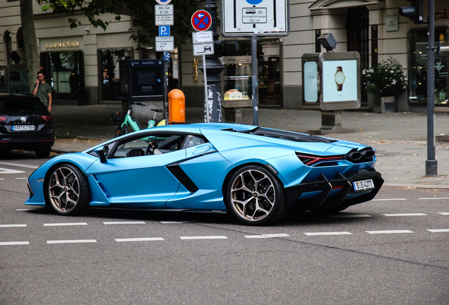 Lamborghini Revuelto