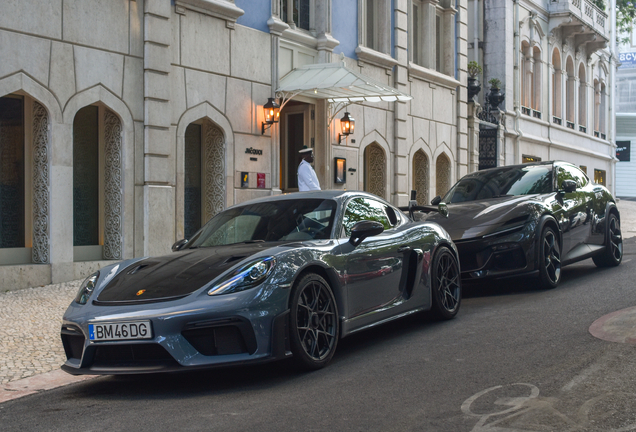 Porsche 718 Cayman GT4 RS Weissach Package