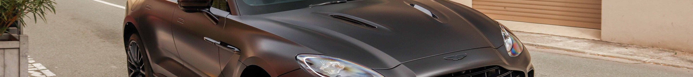 Aston Martin DBX707