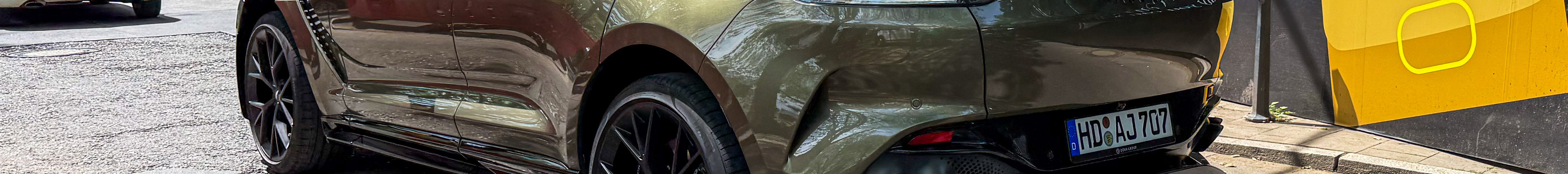 Aston Martin DBX707