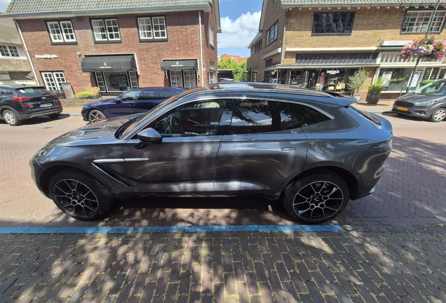Aston Martin DBX